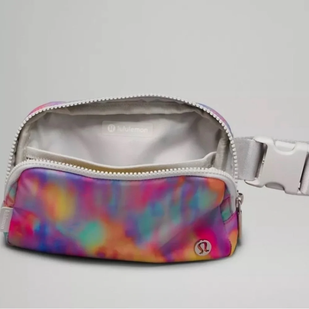 Lululemon everywhere belt bag prism wash multi NWT - Picture 2 of 6